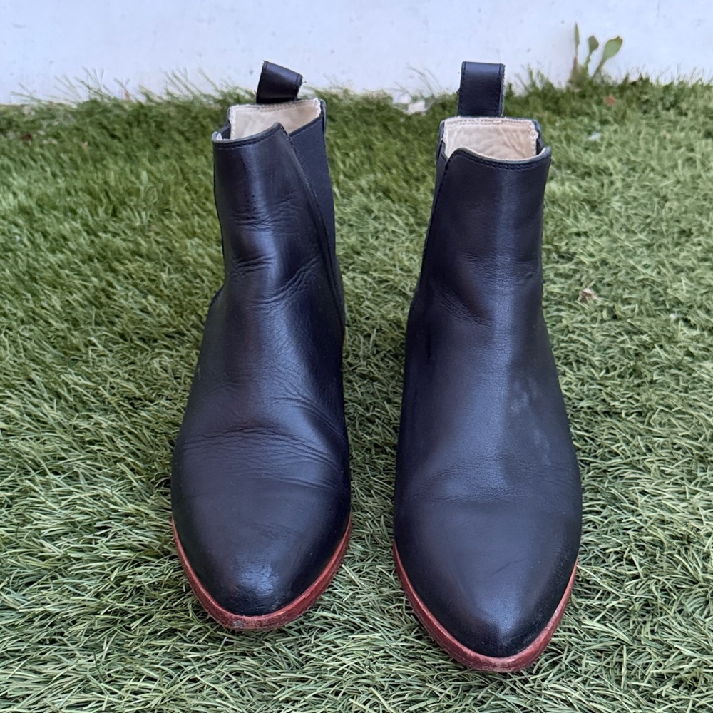 Nisolo women’s 8 Black Leather Chelsea Boots
